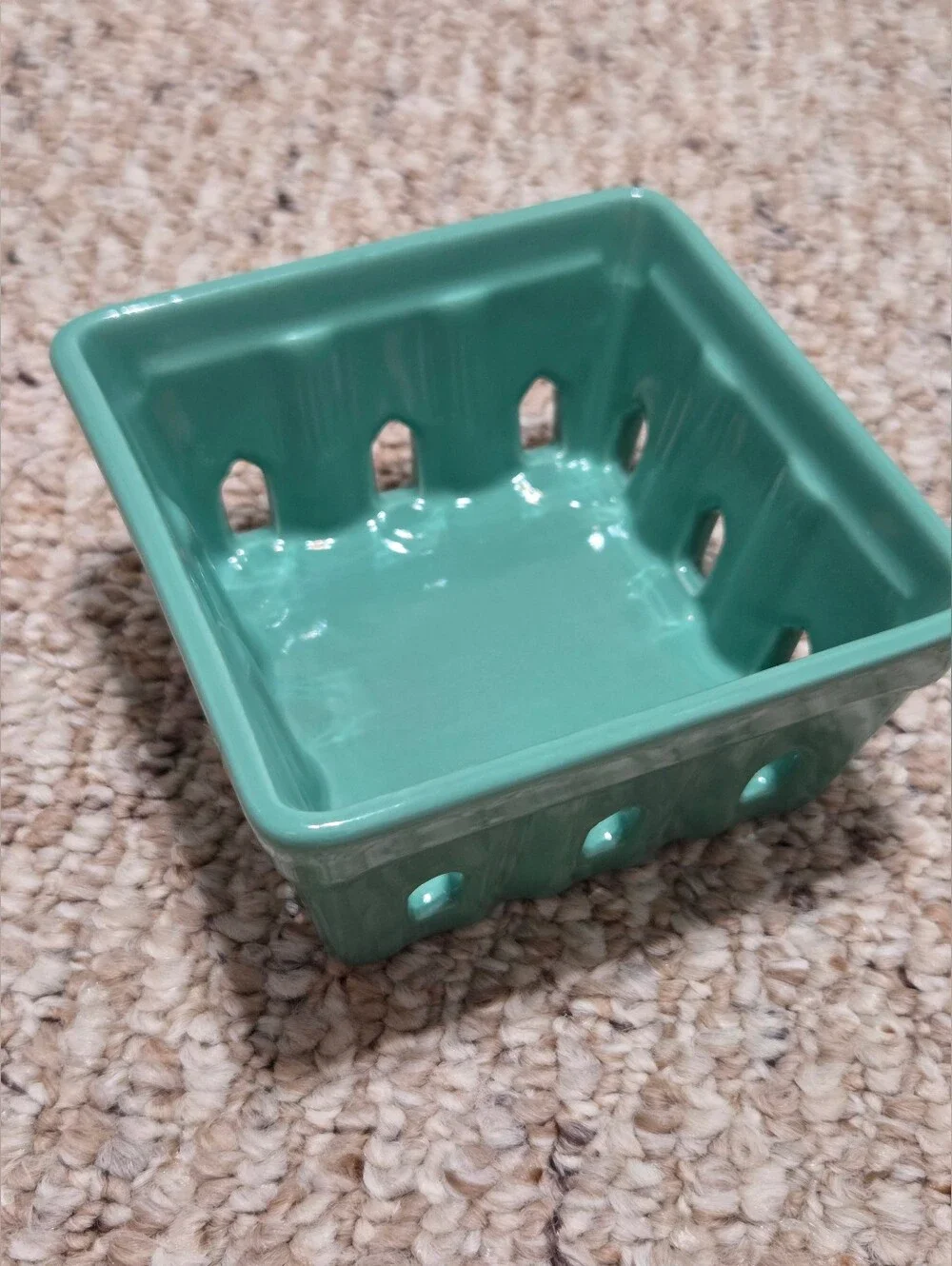 Set of 4 Ceramic Berry Baskets in Seafoam Green